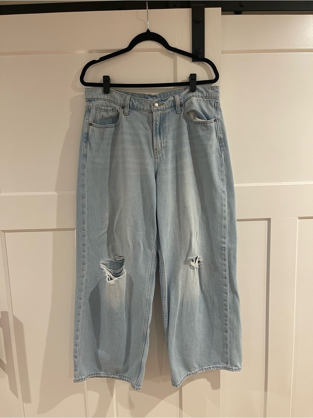 Old Navy Light Blue Wide-Leg Distressed Jeans